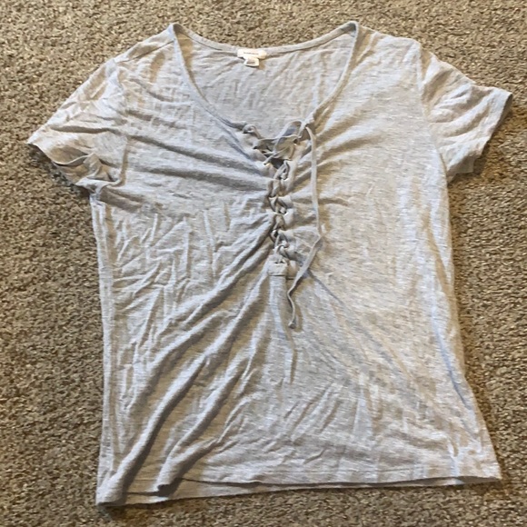 Garage tie at the front tee! - Picture 1 of 2